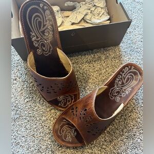 Olukai wedges new in box